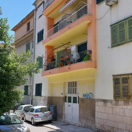 Dory Apartment Split