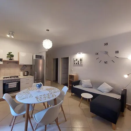 Dory Apartment Split
